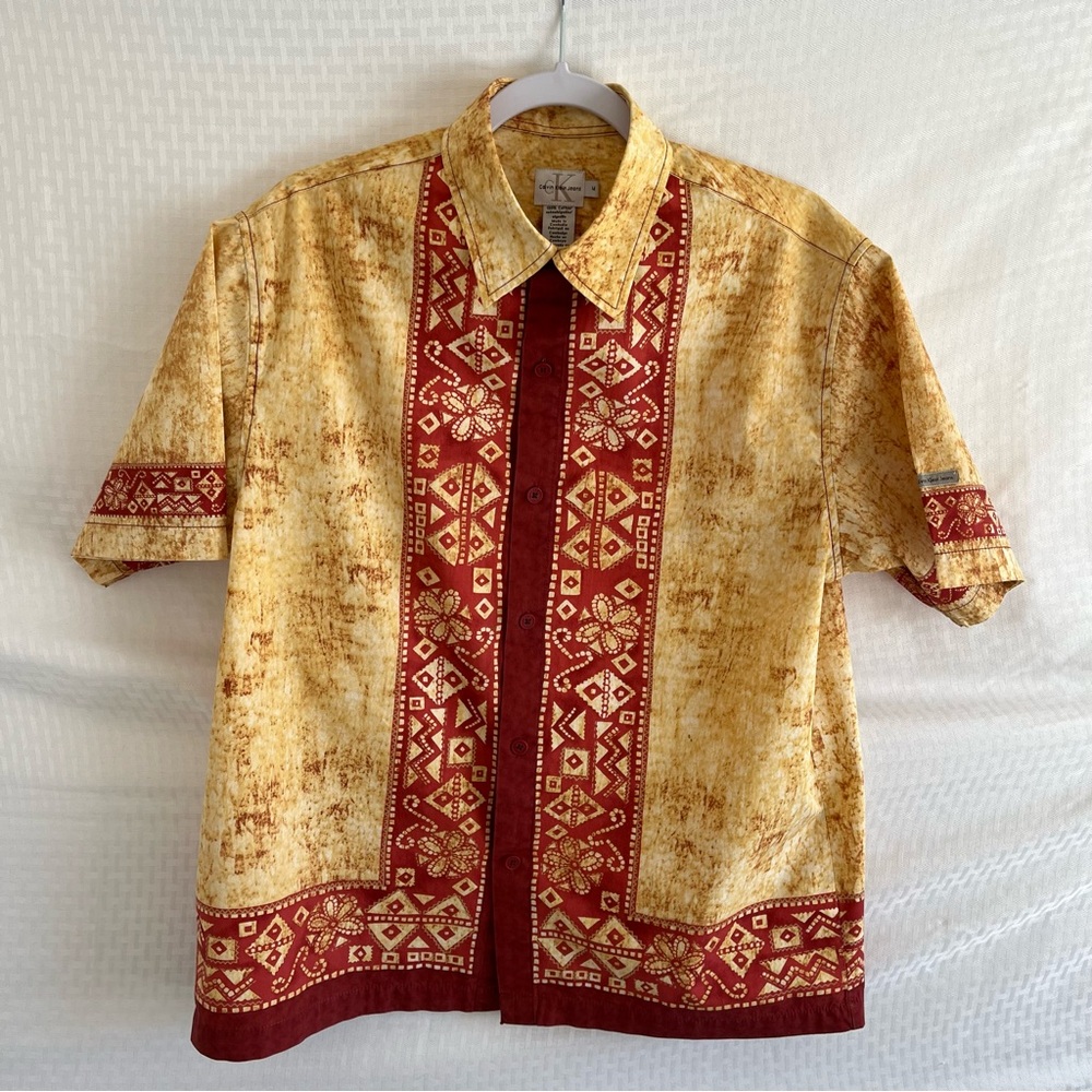 Calvin Klein Jeans Polynesian Short Sleeve Button Up Shirt Red Gold Size Medium